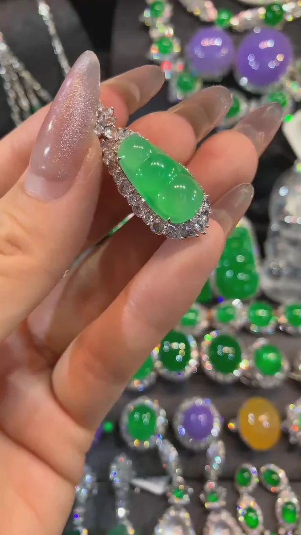 【闪购商品】翡翠吊坠(不含链)18K金镶嵌吊坠