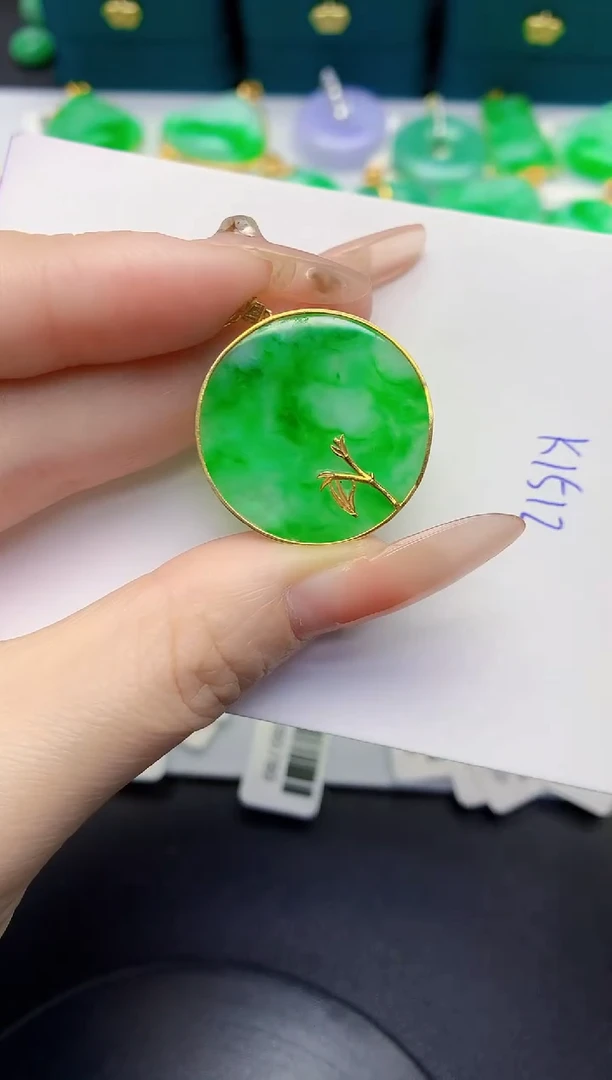 颈饰18K金镶嵌翡翠缅甸天然翡翠A货