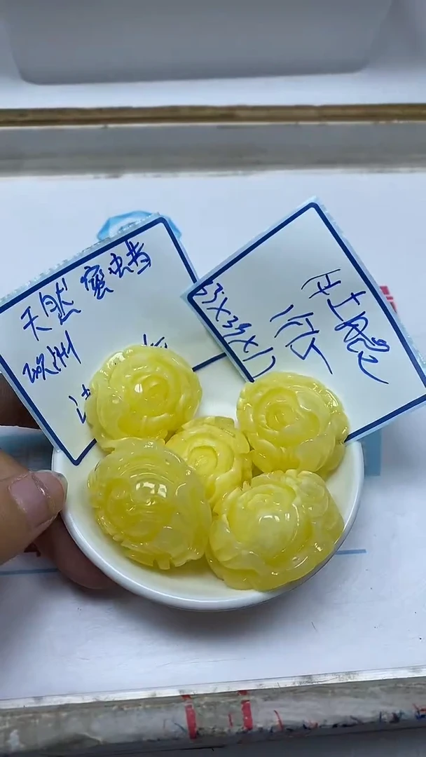 未镶嵌蜜蜡裸石D893 白花蜡 牡丹花牌1个15元