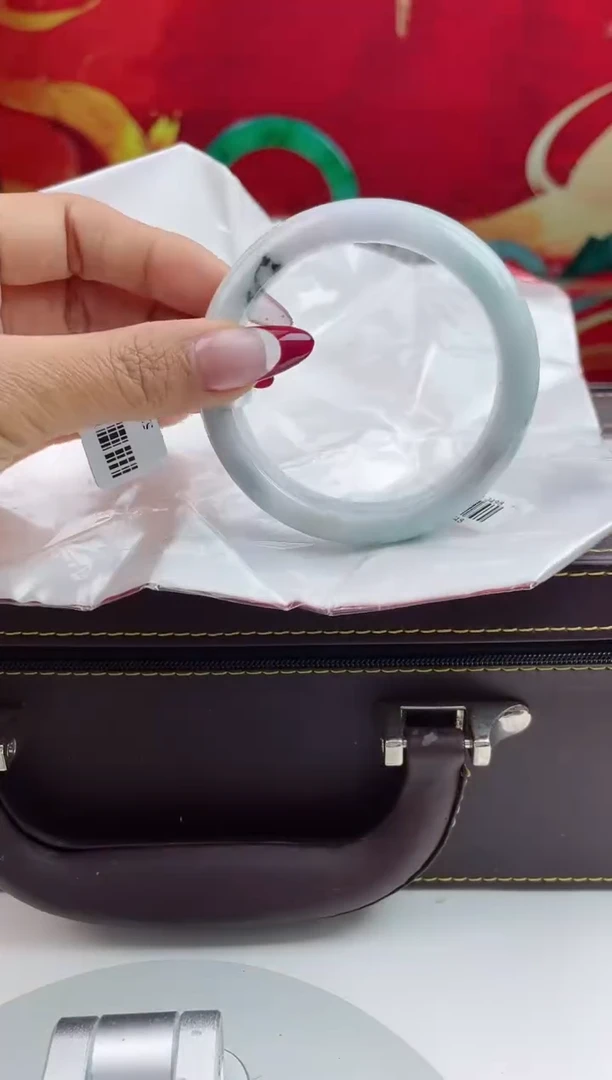 【闪购商品】翡翠手镯未镶嵌9翡翠手镯（微瑕）