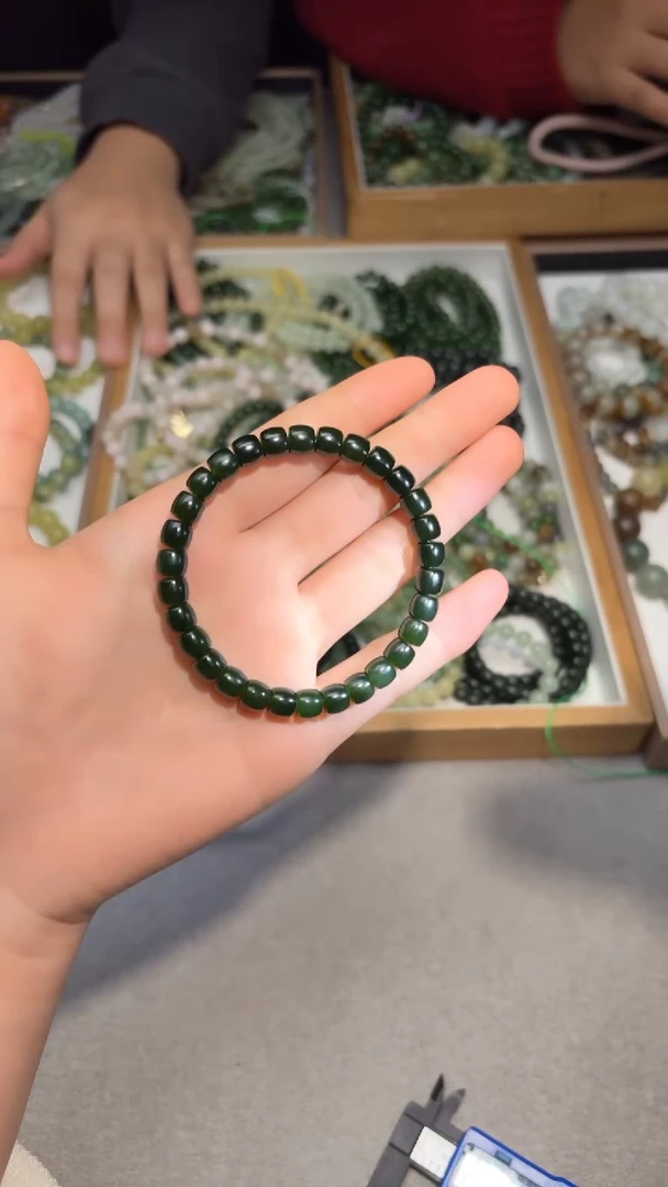 颈饰未镶嵌和田玉俄碧老料基本无黑点精工直切单圈