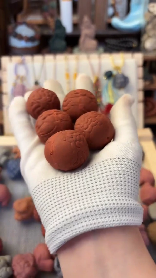 泥塑依兰香貔貅大手念一个