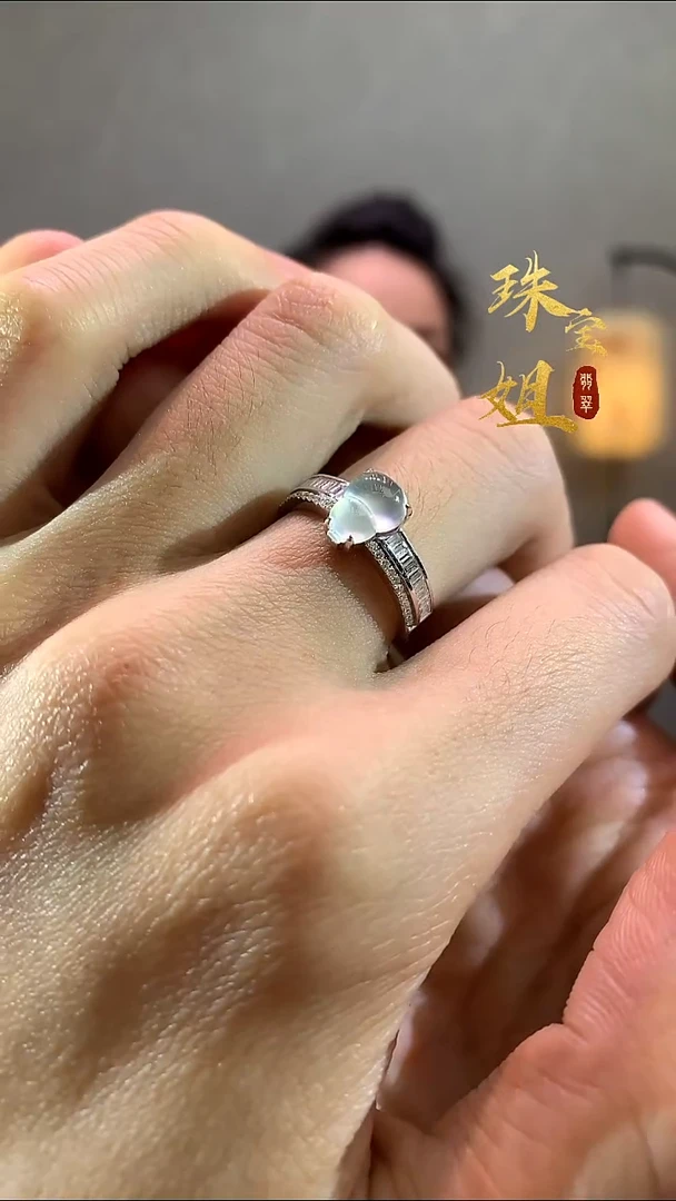 18K金镶嵌戒指翡翠戒指