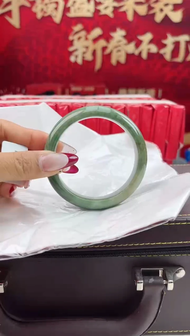 【闪购商品】翡翠手镯未镶嵌1翡翠手镯（微瑕）