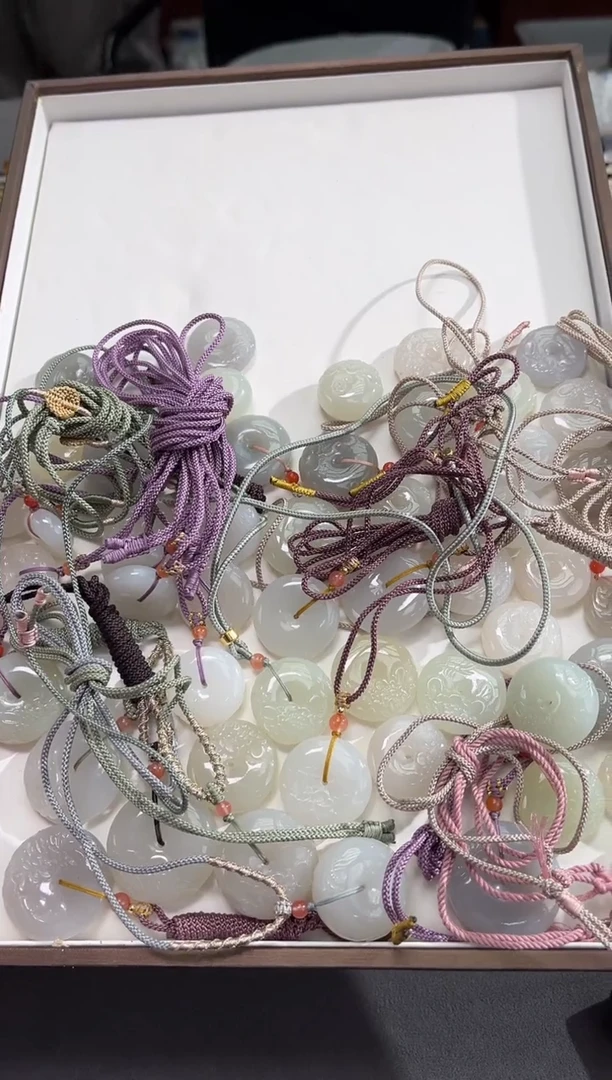 【闪购商品】和田玉平安扣未镶嵌颜色款式略有不同 多样性发其一