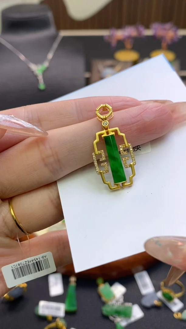 【闪购商品】翡翠颈饰18K金镶嵌净货11995
