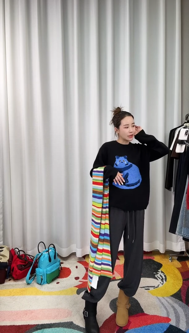 牛****腰特价不退换 小猫毛衣