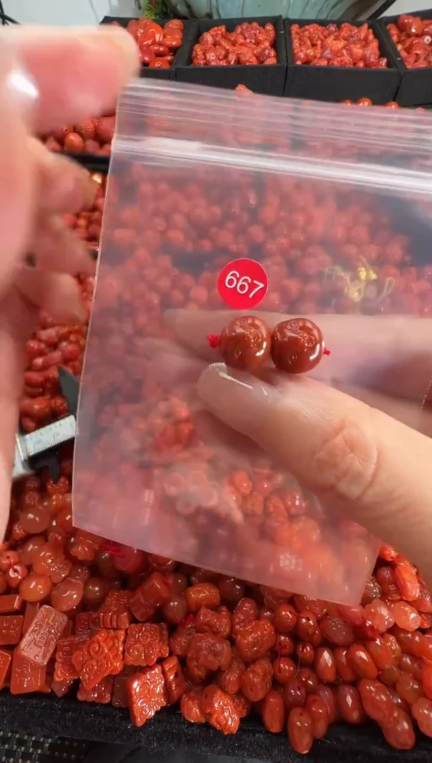 颈饰钛钢南红玛瑙1