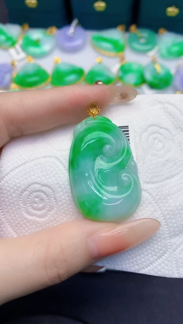 颈饰18K金镶嵌翡翠缅甸天然翡翠A货