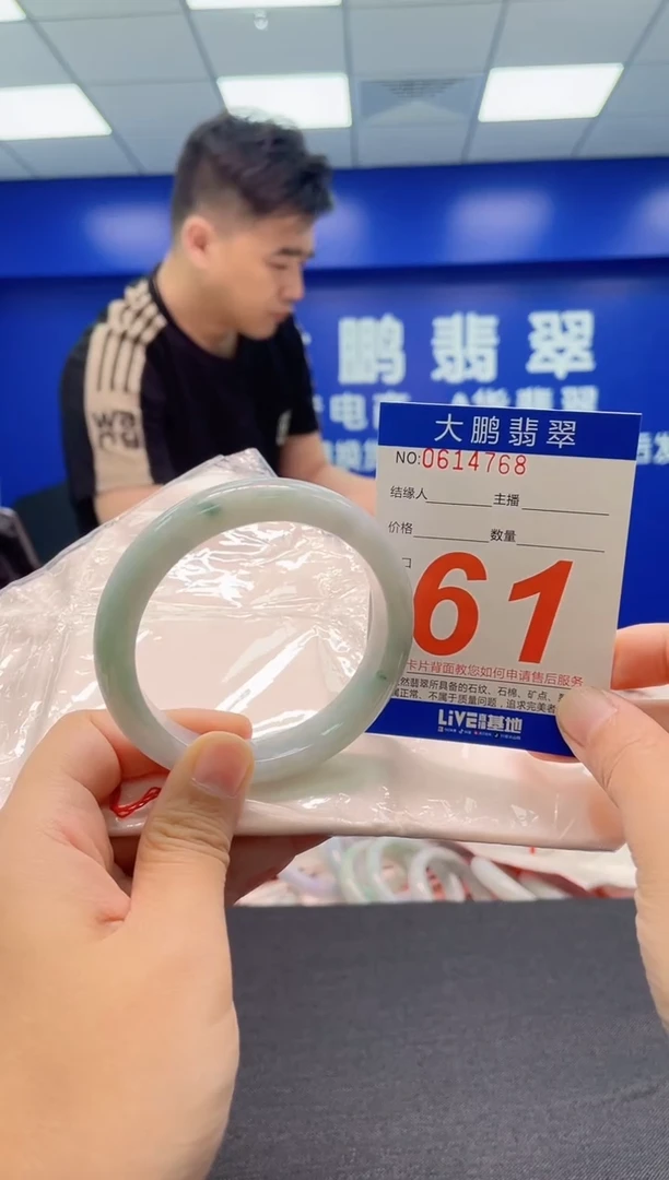 翡翠手镯未镶嵌春**冬AAAAAAAAA