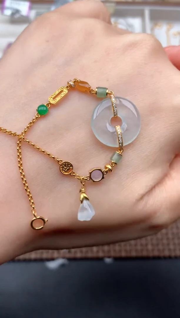 18K金镶嵌挂件翡翠一