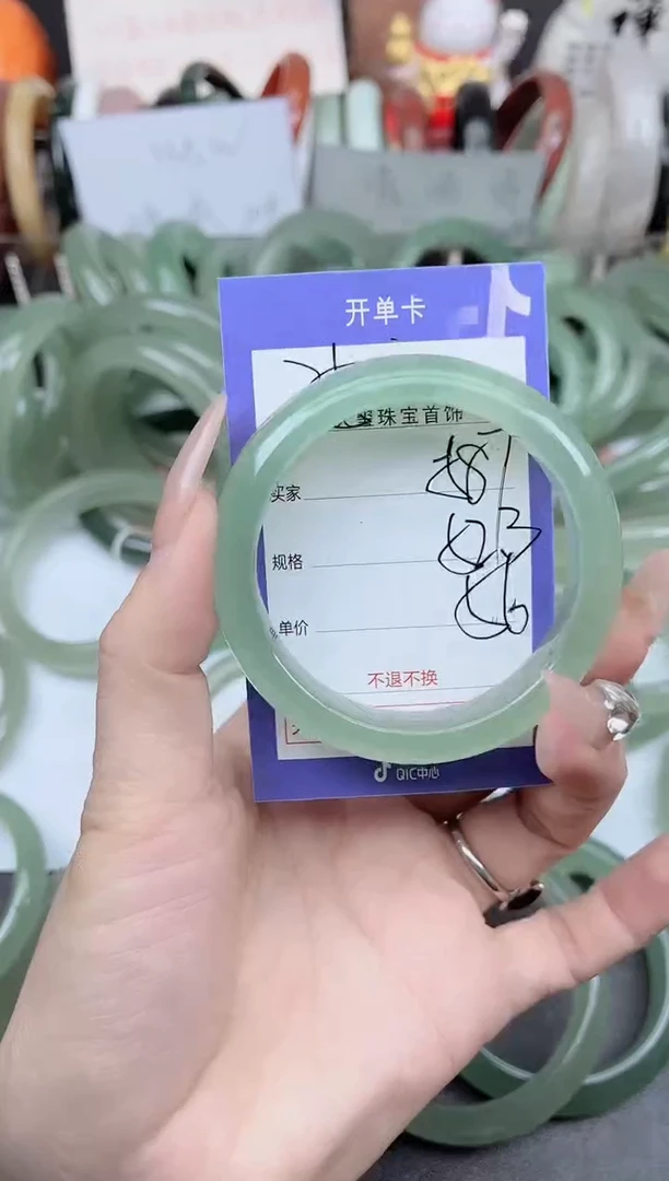 未镶嵌手镯石英质玉587