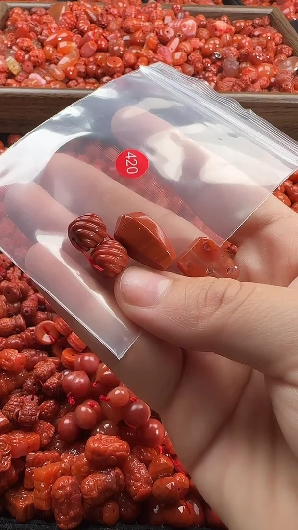 颈饰未镶嵌南红玛瑙1