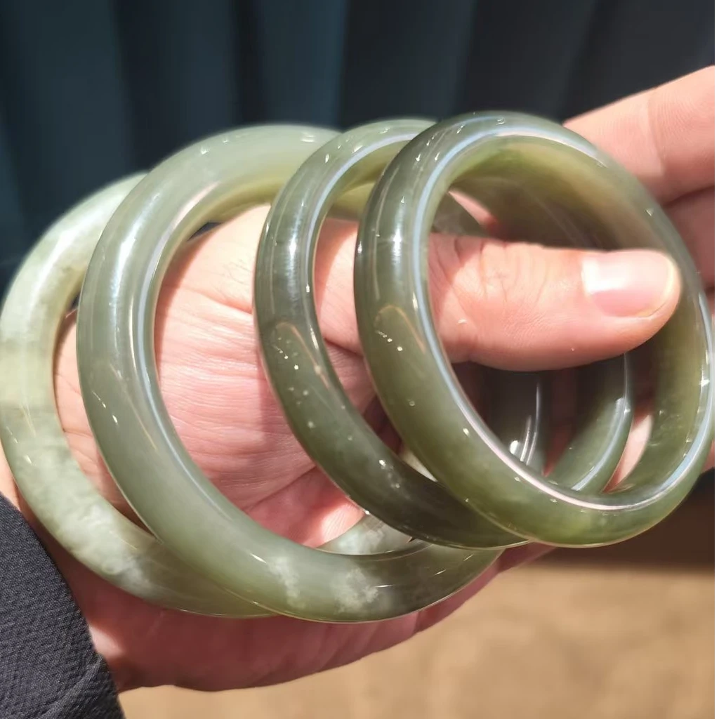 和田玉湖水绿飘花手镯多样性发货拍一发一