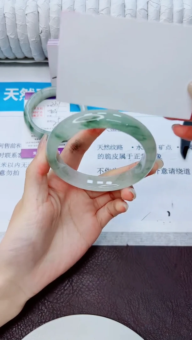 石英质玉手镯未镶嵌338/61.7