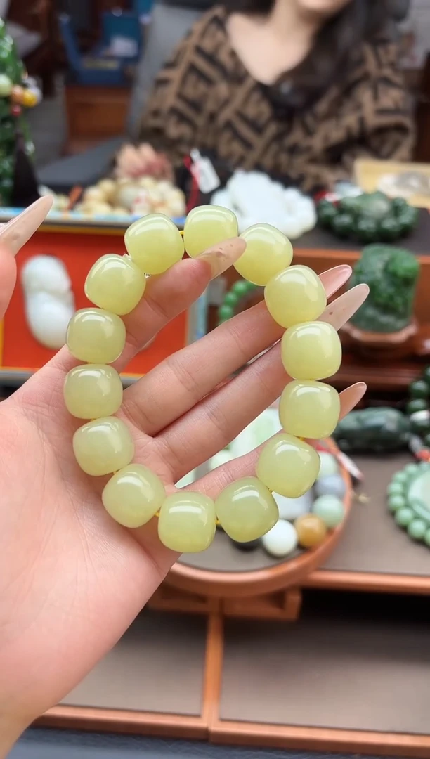 未镶嵌手串和田玉董小姐推荐 多样性发货 拍一发一