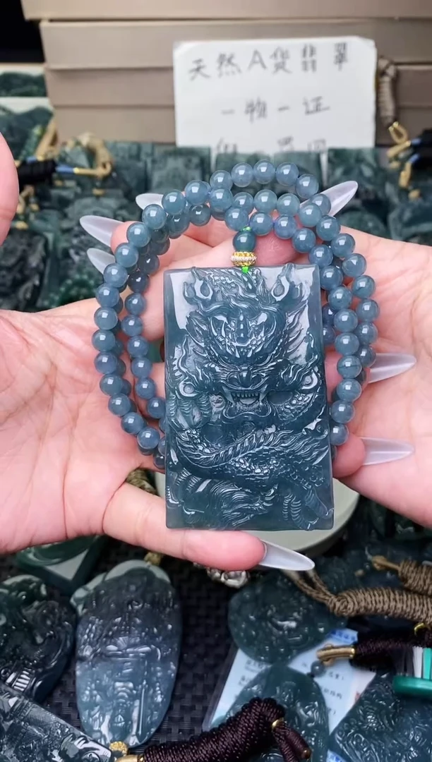 颈饰未镶嵌翡翠