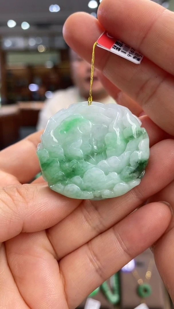 翡翠未镶嵌颈饰花件