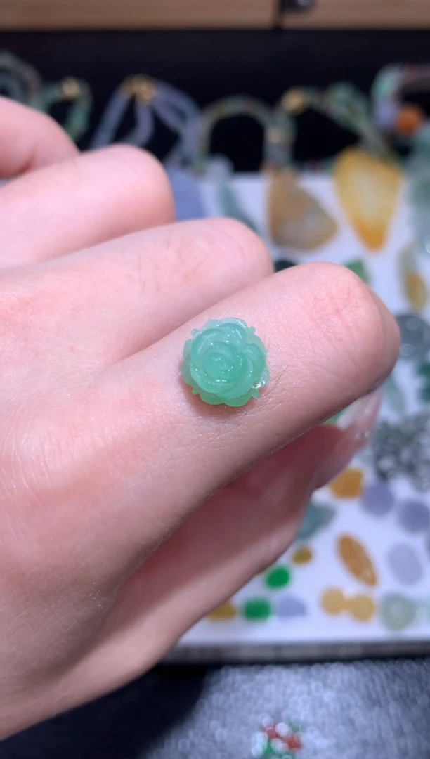 定制翡翠未镶嵌玫瑰花