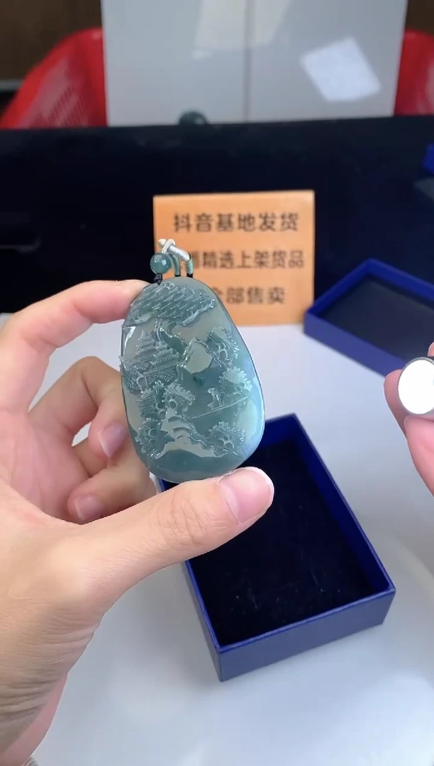 颈饰未镶嵌翡翠