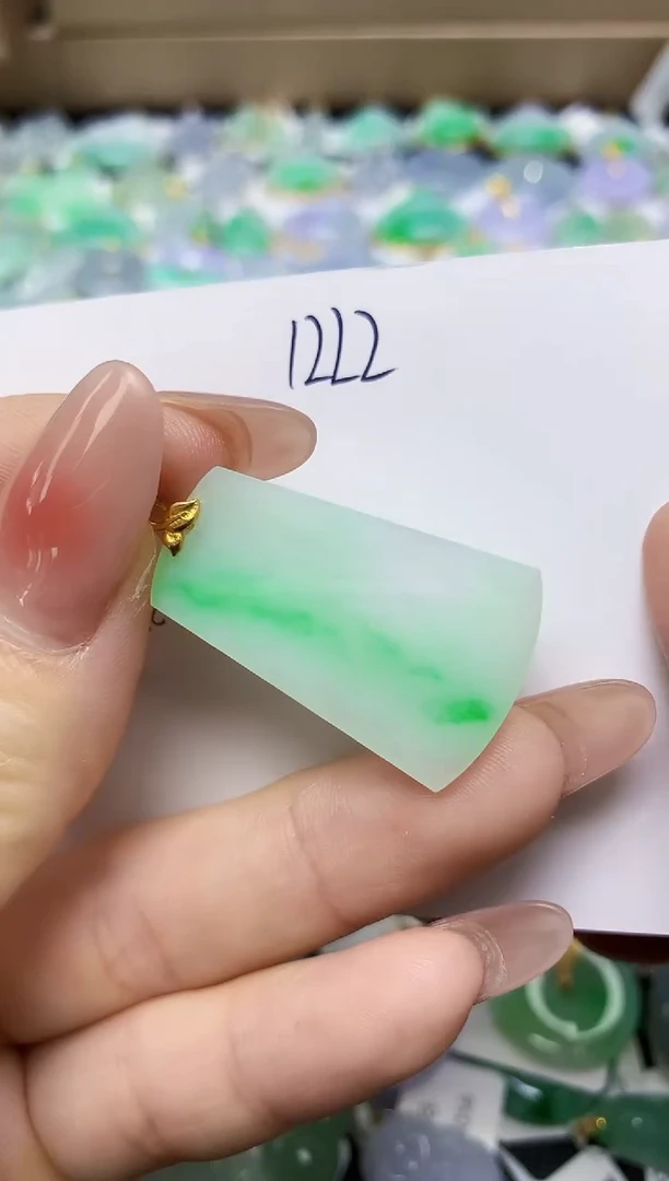 翡翠18K金镶嵌颈饰 天然缅甸翡翠A货