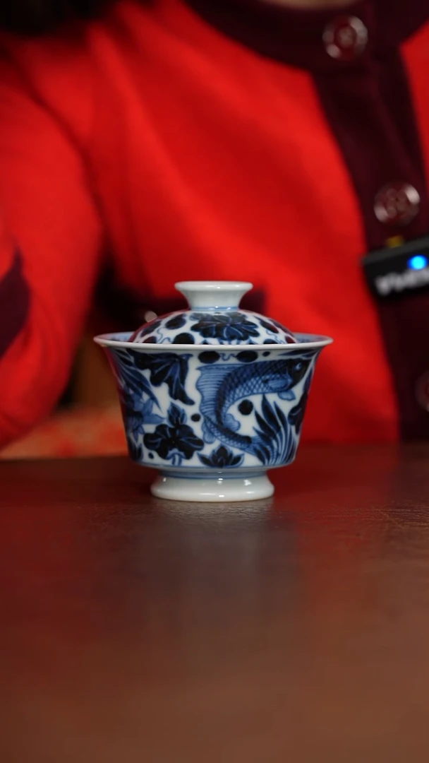 元青花青白鲤鳜鱼藻纹盖碗