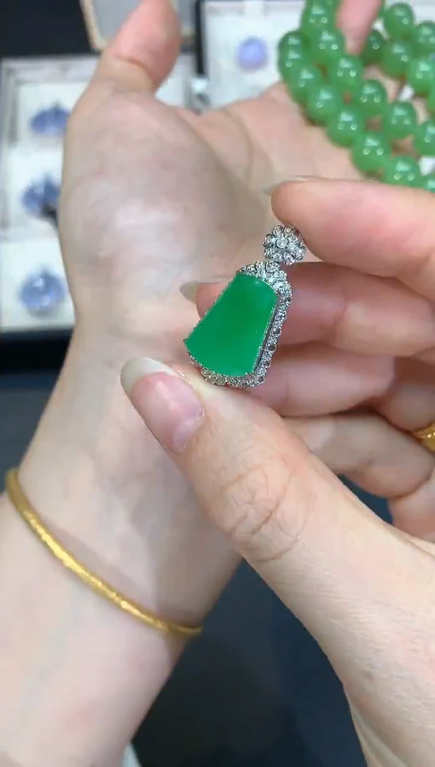 吊坠(不含链)18K金镶嵌翡翠S833|19800