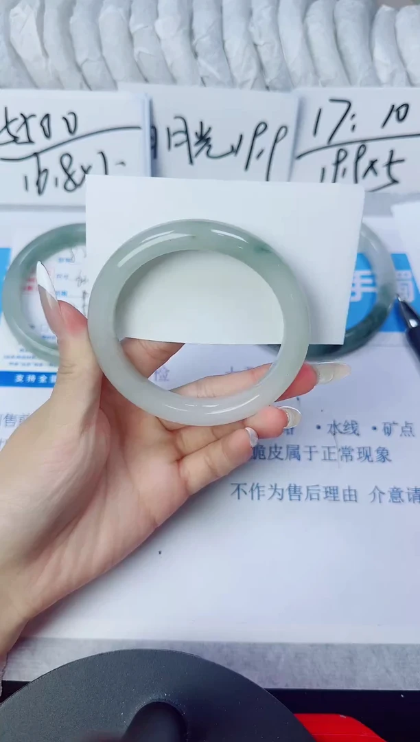 石英质玉手镯未镶嵌83/58.2