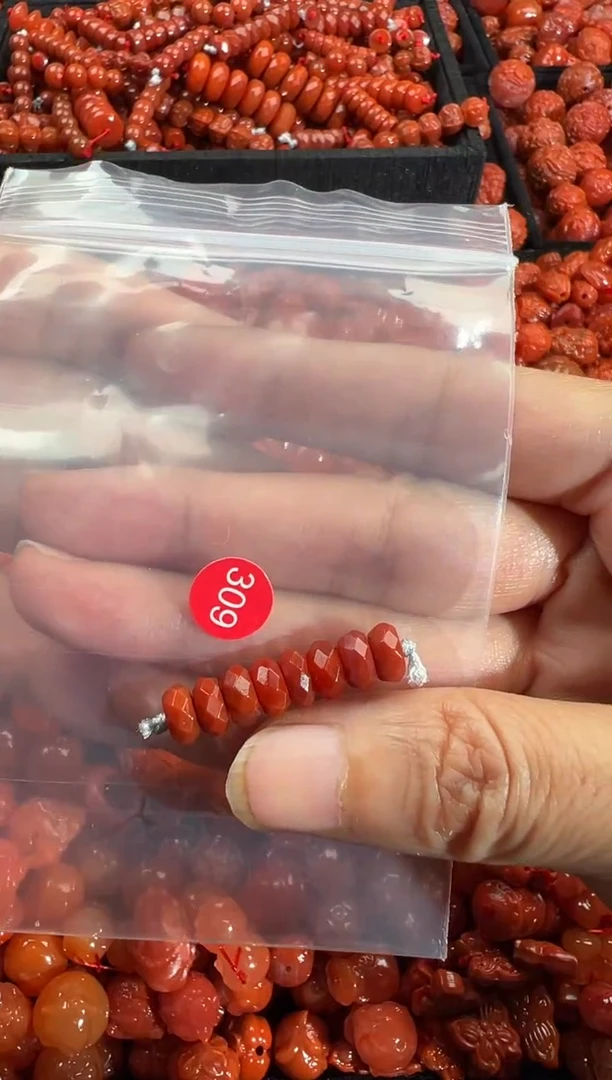 南红玛瑙未镶嵌颈饰1