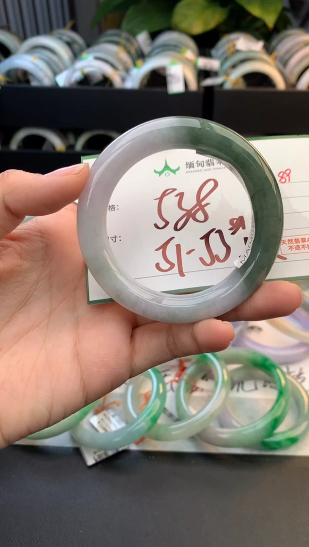 未镶嵌定制翡翠毛货需精细抛光+多人