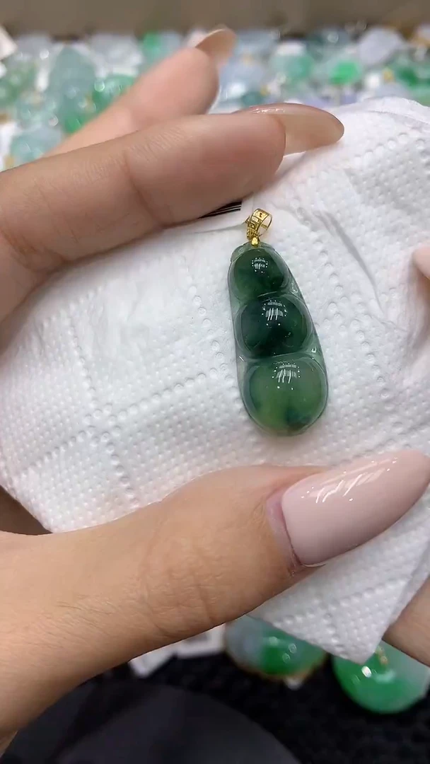 颈饰18K金镶嵌翡翠111111111111