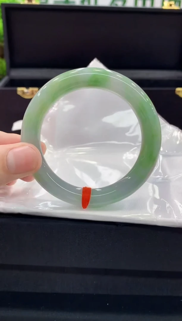 翡翠手镯未镶嵌手镯