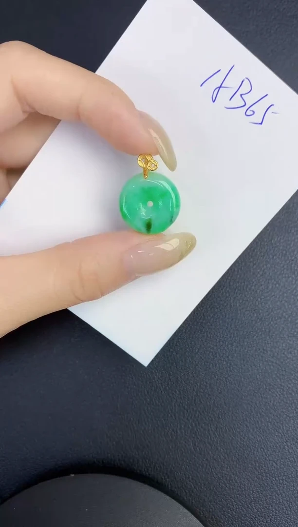 翡翠未镶嵌颈饰缅甸天然翡翠A货