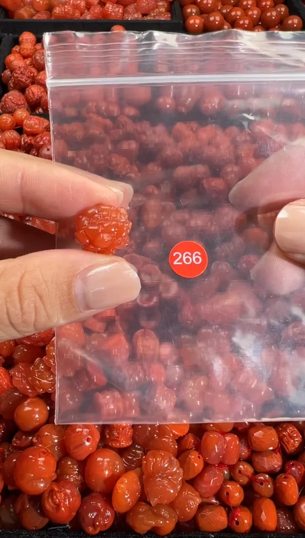 颈饰未镶嵌南红玛瑙1