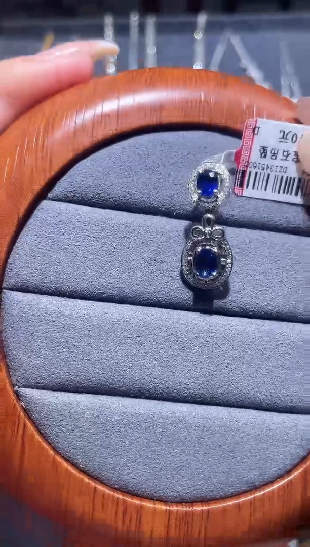 【闪购商品】蓝宝石吊坠(不含链)18K金镶嵌蓝宝石吊坠