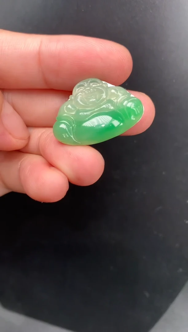 翡翠未镶嵌颈饰佛公