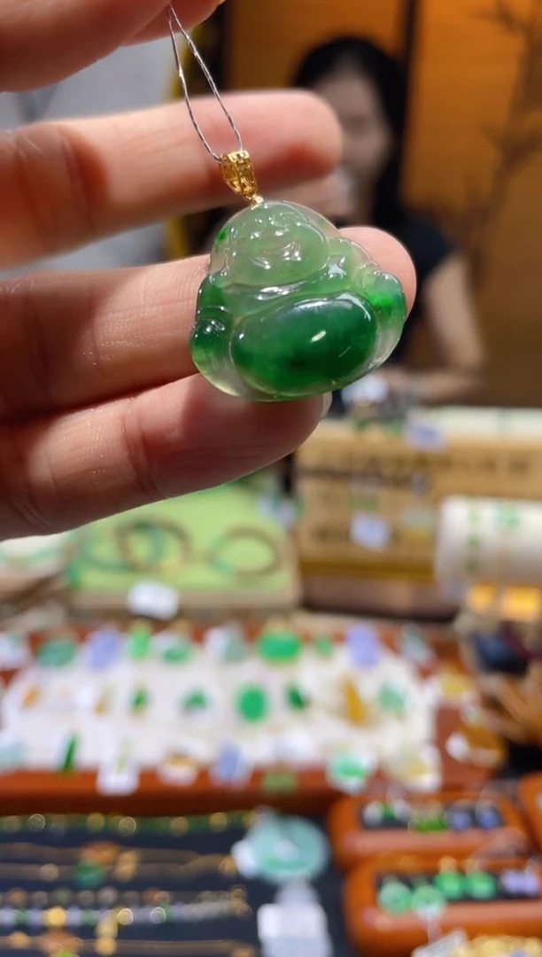 颈饰18K金镶嵌翡翠佛公