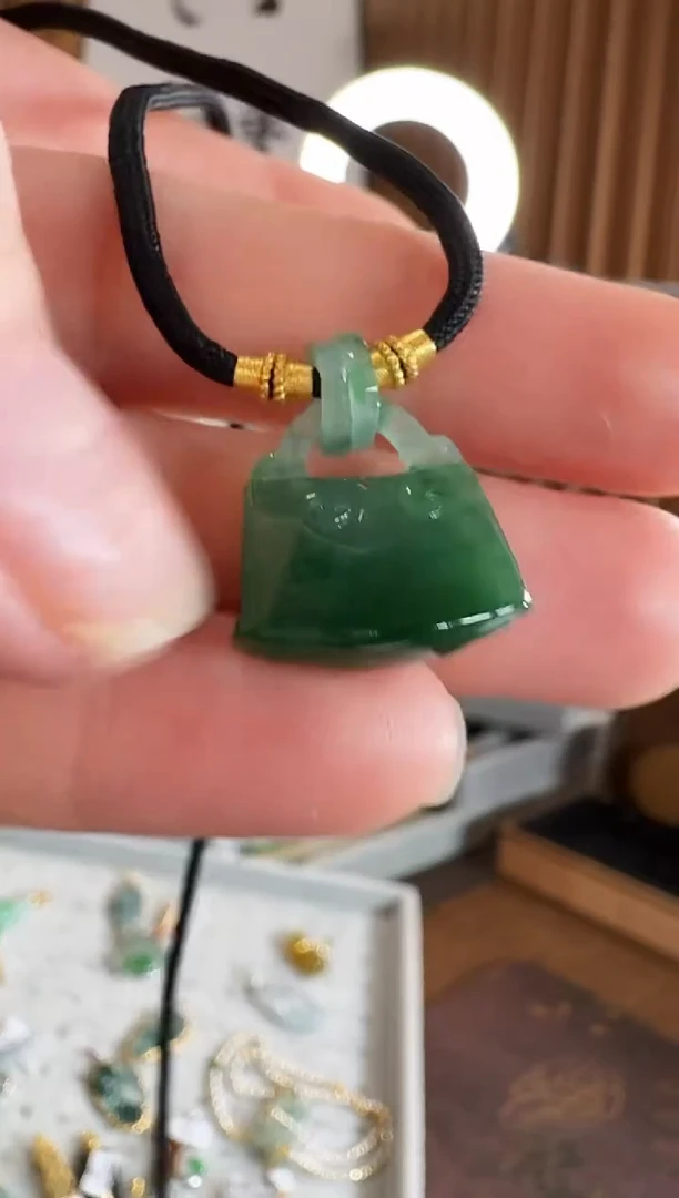 颈饰未镶嵌翡翠吊坠