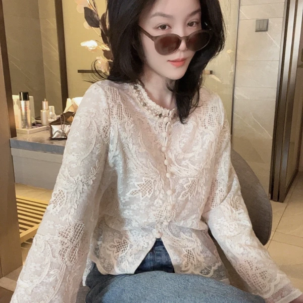 悦悦专属【闲时梦】钩花刺绣蕾丝拼接长袖衬衫Y56