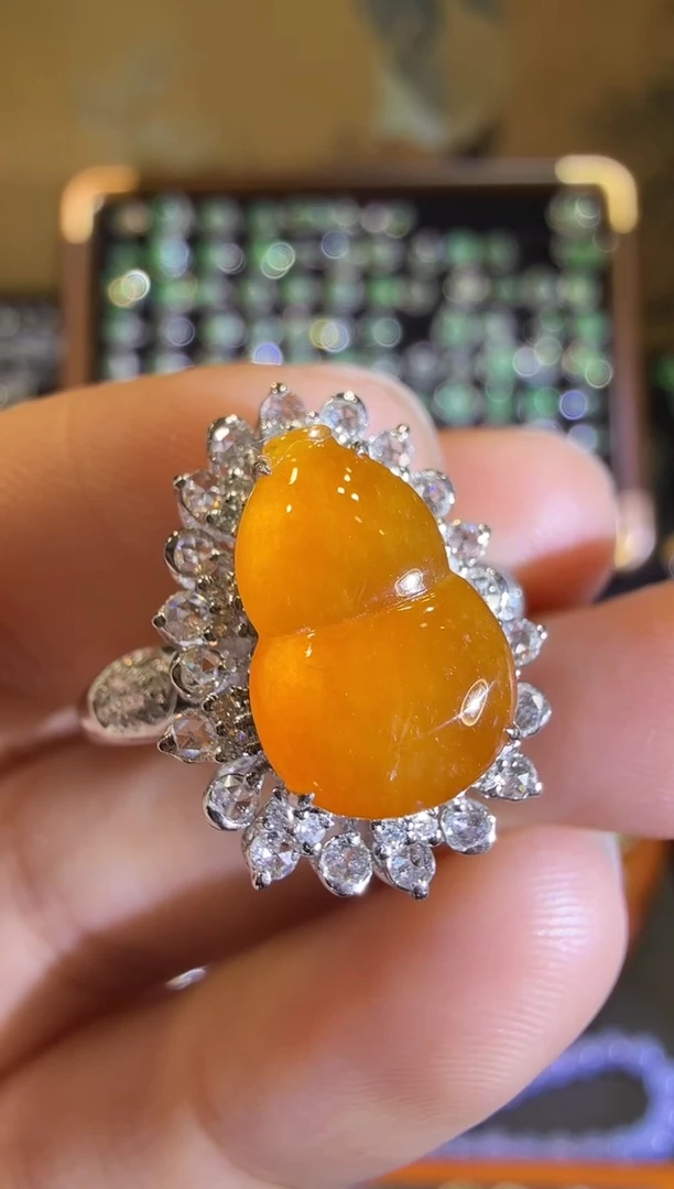 【闪购商品】翡翠戒指18K金镶嵌高冰冰糖黄葫芦