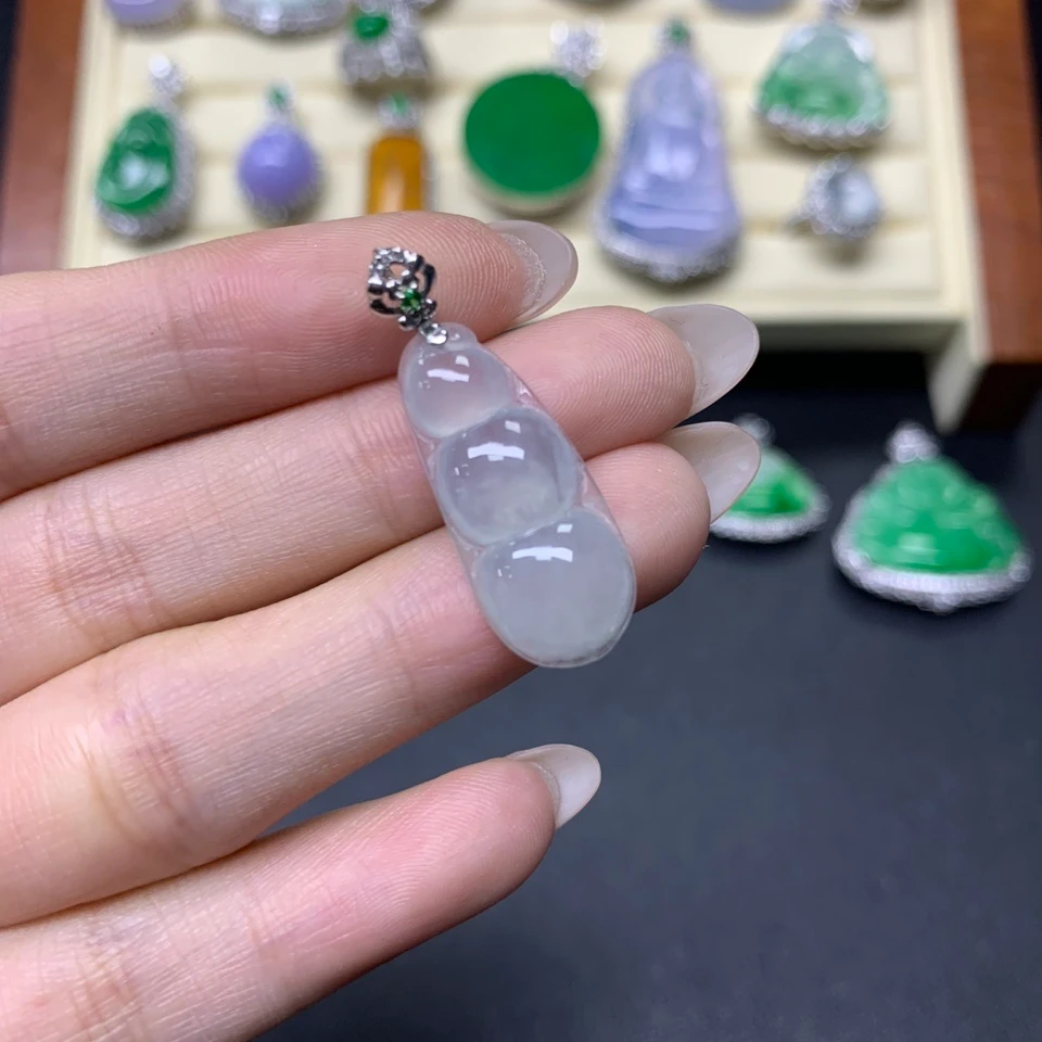 天然缅甸A货18K翡翠吊坠15.30