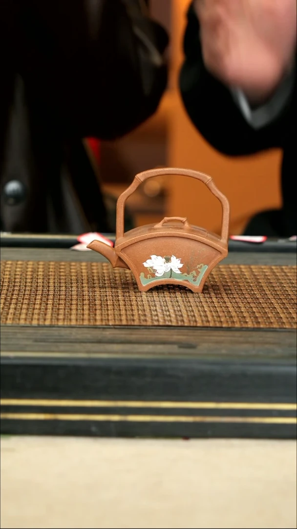 【闪购商品】紫砂茶壶LZY71扇形提梁 老段