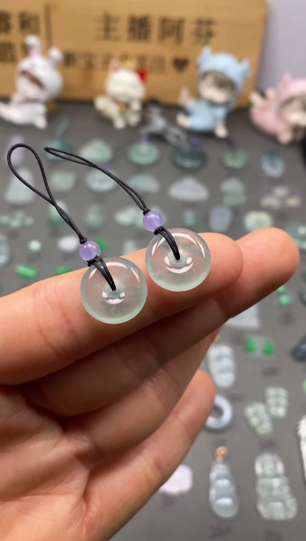 【闪购商品】翡翠颈饰未镶嵌高冰扣子1对/芬