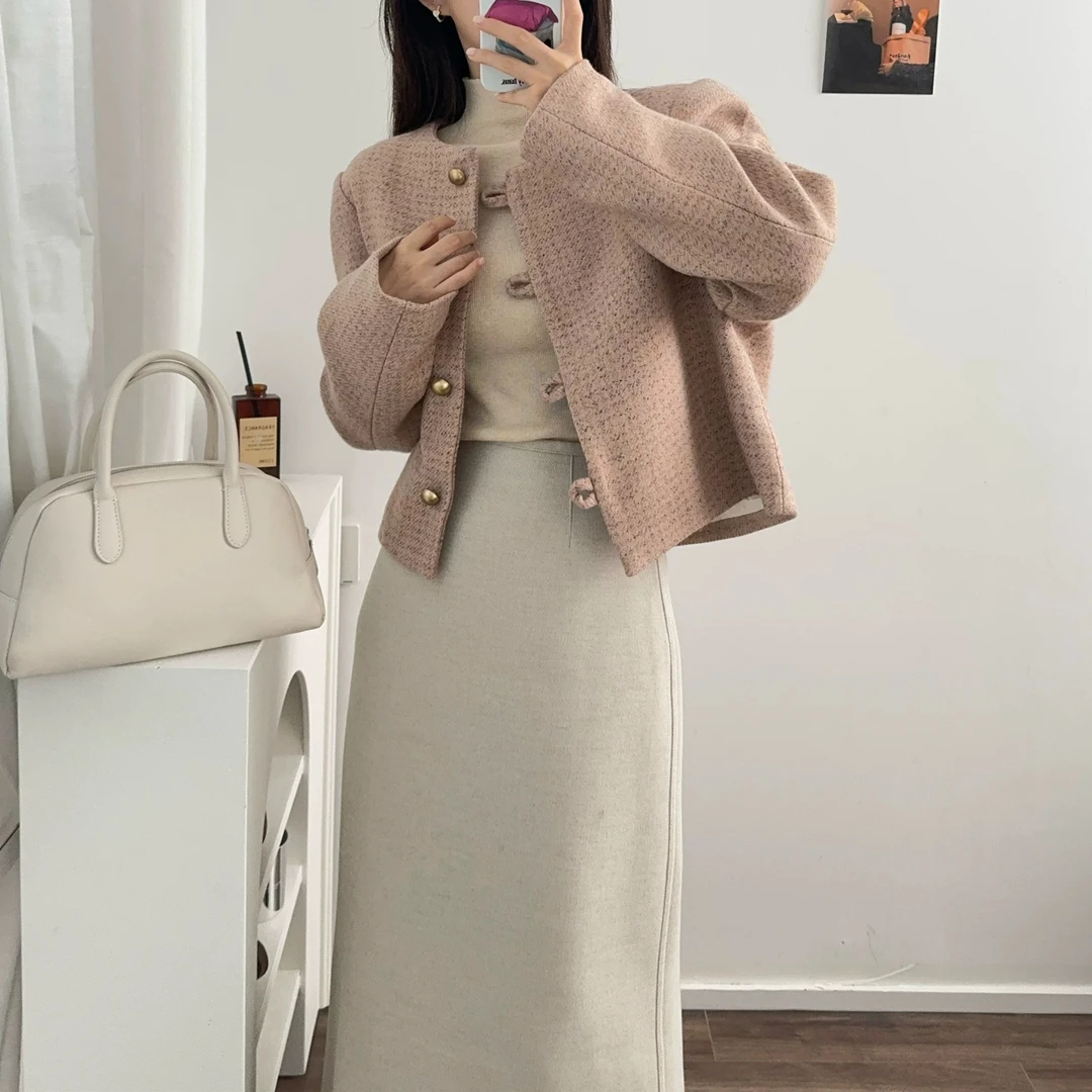 Q2023 面料超舒适，上身超有范小香风女士短款羽绒服 7381