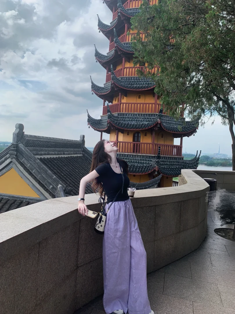 2025夏季新款韩系穿搭短袖露背t恤上衣搭配紫色休闲裤显瘦两件套