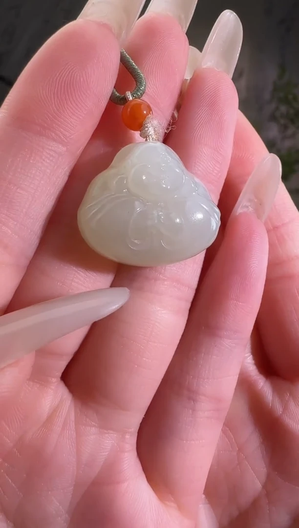 和田玉未镶嵌颈饰抱抱佛
