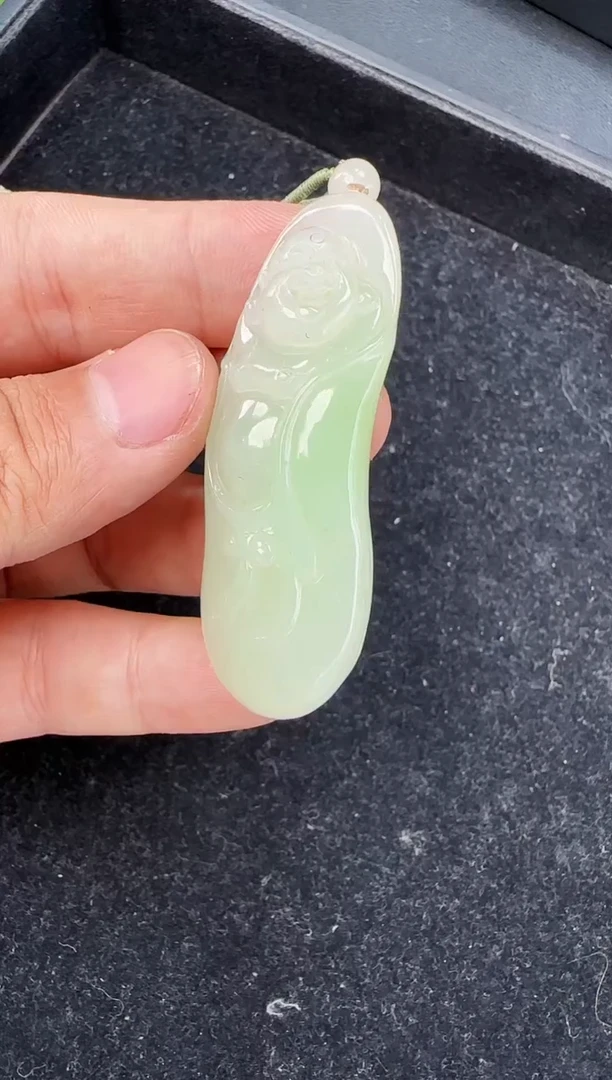 颈饰未镶嵌和田玉翠青随型佛公