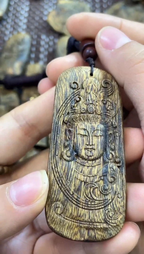 沉香吊坠奇楠沉香观音雕刻牌挂坠