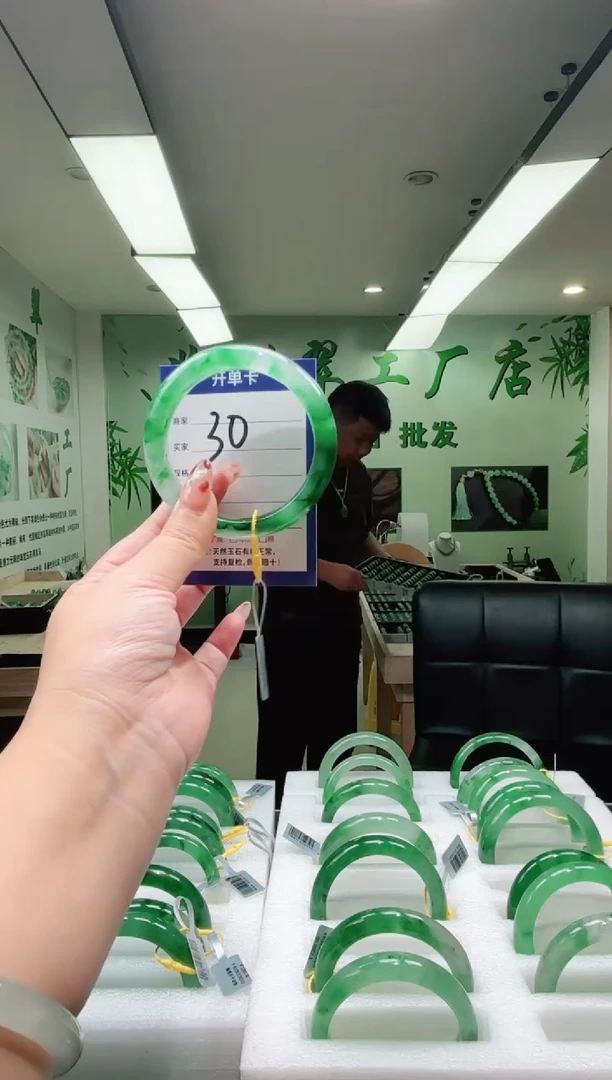 未镶嵌手镯石英质玉59