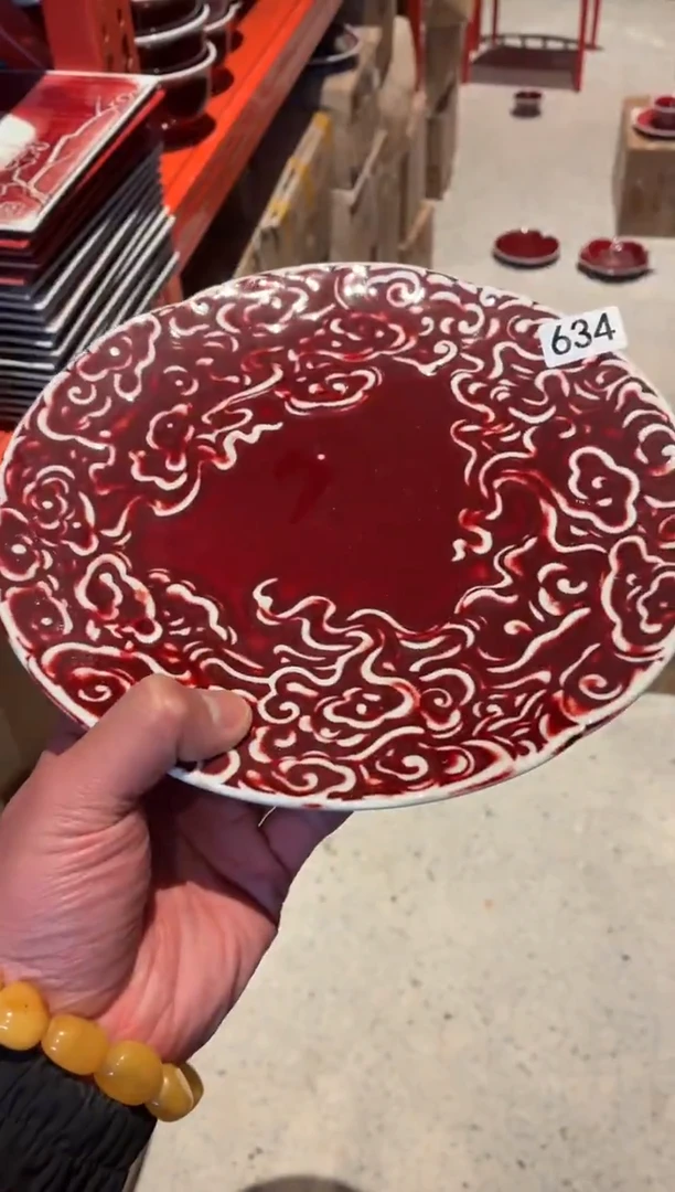 瓷片边**梦634微瑕郎红雕花盘1个